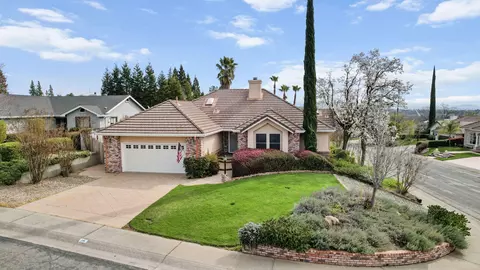235 Kingsview Ct, Redding, CA 96003