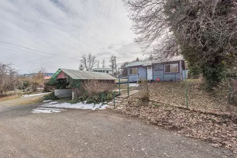 30 Upper Miner St, Weaverville, CA 96093