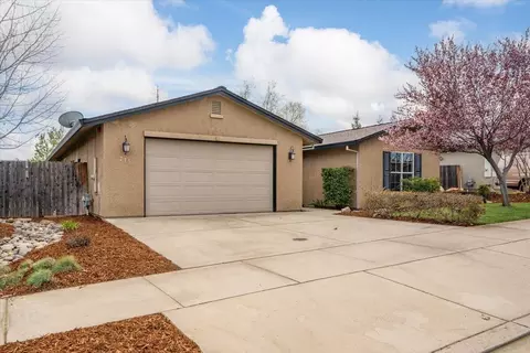 715 Grants Pass Pl, Redding, CA 96003