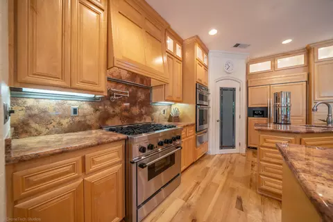 Kitchen - 19565 San Vincente Dr, Redding, CA 96003 photo 7 of 9
