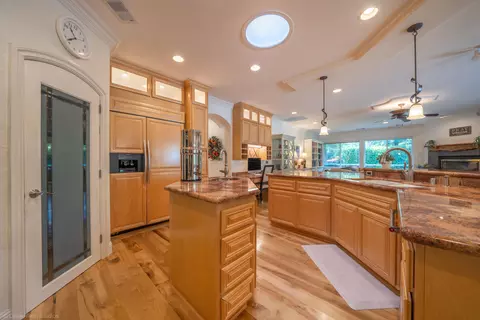 Kitchen - 19565 San Vincente Dr, Redding, CA 96003 photo 9 of 9