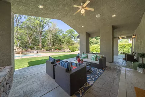 Exterior - 19565 San Vincente Dr, Redding, CA 96003 photo 10 of 40