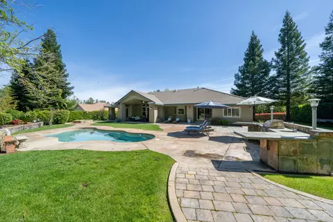 Exterior - 19565 San Vincente Dr, Redding, CA 96003 photo 33 of 40