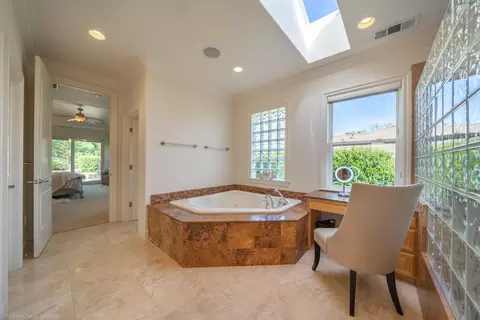 Bath - 19565 San Vincente Dr, Redding, CA 96003 photo 4 of 12