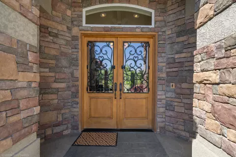 Entry Way - 19565 San Vincente Dr, Redding, CA 96003 photo 2 of 5