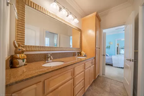Bath - 19565 San Vincente Dr, Redding, CA 96003 photo 8 of 12