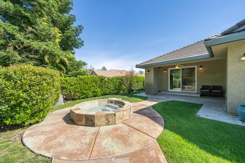 Exterior - 19565 San Vincente Dr, Redding, CA 96003 photo 7 of 40
