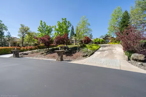 Exterior - 19565 San Vincente Dr, Redding, CA 96003 photo 21 of 40