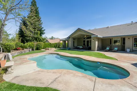 Exterior - 19565 San Vincente Dr, Redding, CA 96003 photo 30 of 40