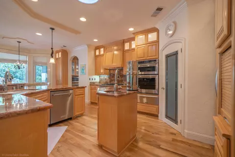 Kitchen - 19565 San Vincente Dr, Redding, CA 96003 photo 4 of 9