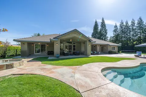 Exterior - 19565 San Vincente Dr, Redding, CA 96003 photo 16 of 40