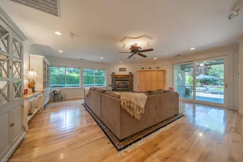Living - 19565 San Vincente Dr, Redding, CA 96003 photo 4 of 5