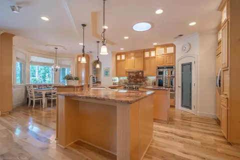 Kitchen - 19565 San Vincente Dr, Redding, CA 96003 photo 3 of 9