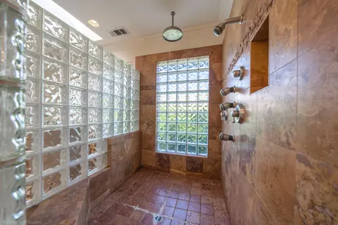 Bath - 19565 San Vincente Dr, Redding, CA 96003 photo 3 of 12