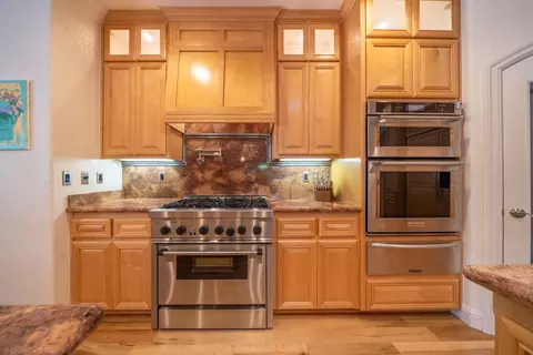 Kitchen - 19565 San Vincente Dr, Redding, CA 96003 photo 5 of 9