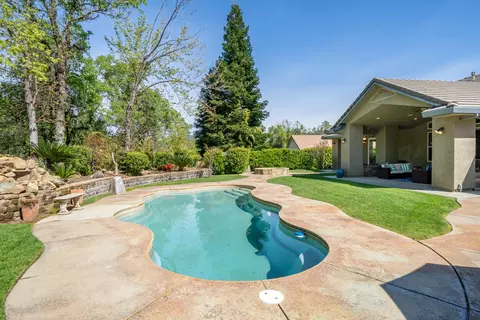 Exterior - 19565 San Vincente Dr, Redding, CA 96003 photo 31 of 40
