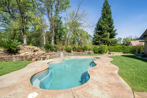 Exterior - 19565 San Vincente Dr, Redding, CA 96003 photo 32 of 40
