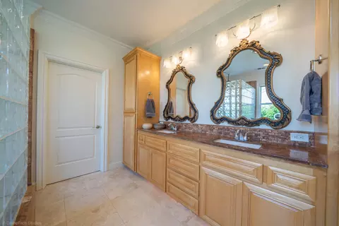 Bath - 19565 San Vincente Dr, Redding, CA 96003 photo 1 of 12