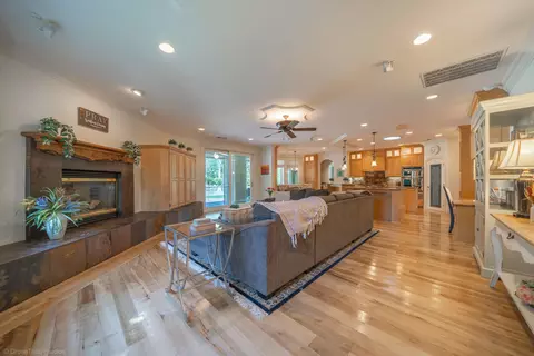 Living - 19565 San Vincente Dr, Redding, CA 96003 photo 5 of 5