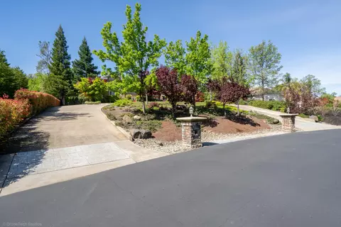 Exterior - 19565 San Vincente Dr, Redding, CA 96003 photo 6 of 40