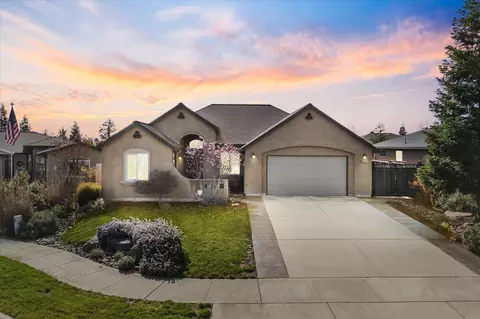 749 Rogue River Way, Redding, CA 96003 photo 2