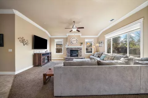 749 Rogue River Way, Redding, CA 96003 photo 6