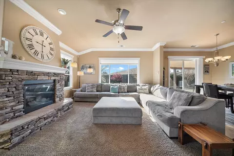749 Rogue River Way, Redding, CA 96003 photo 9