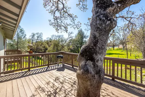 1085 Riviera Dr, Redding, CA 96001 photo 19