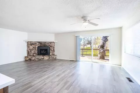 1085 Riviera Dr, Redding, CA 96001 photo 3