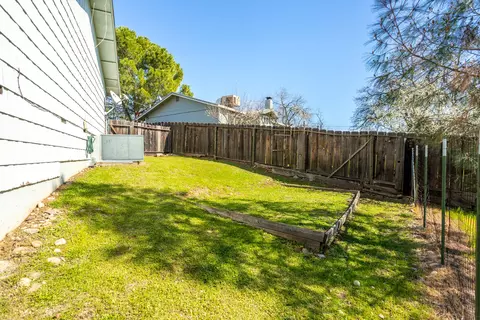 1085 Riviera Dr, Redding, CA 96001 photo 22