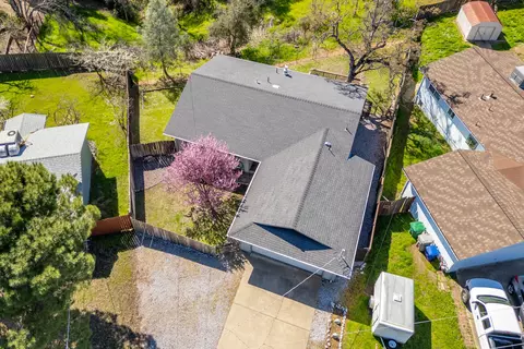1085 Riviera Dr, Redding, CA 96001 photo 17