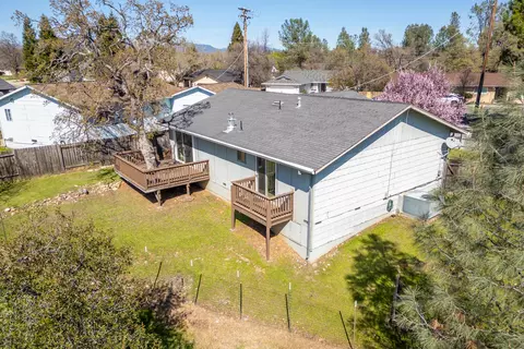 1085 Riviera Dr, Redding, CA 96001 photo 16