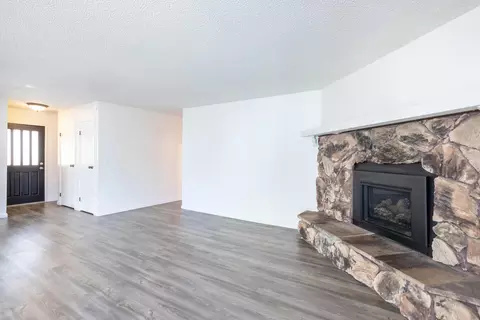 1085 Riviera Dr, Redding, CA 96001 photo 4