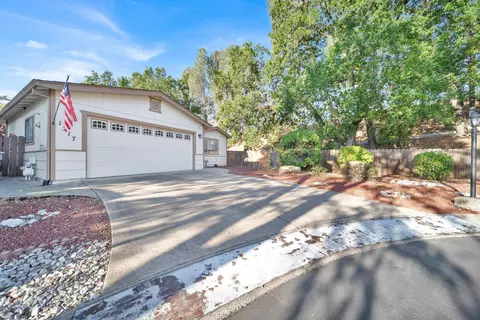 1217 Crag Walk, Redding, CA 96003