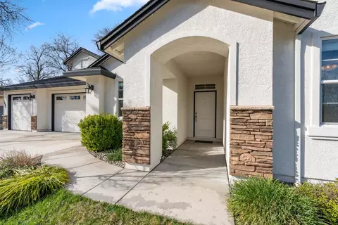 2690 Calgary Pl, Redding, CA 96001
