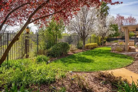 4465 Chinook Dr, Redding, CA 96002 photo 1