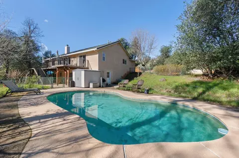 Exterior - 10067 Tilton Mine Rd, Redding, CA 96001 photo 11 of 15