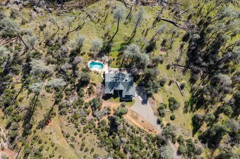 View/Area - 10067 Tilton Mine Rd, Redding, CA 96001 photo 2 of 9