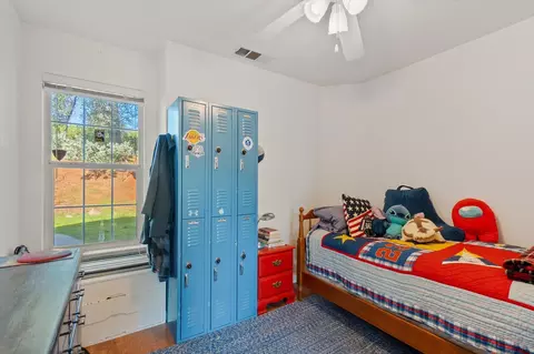 Bedroom - 10067 Tilton Mine Rd, Redding, CA 96001 photo 4 of 5