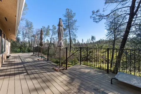 Exterior - 10067 Tilton Mine Rd, Redding, CA 96001 photo 7 of 15