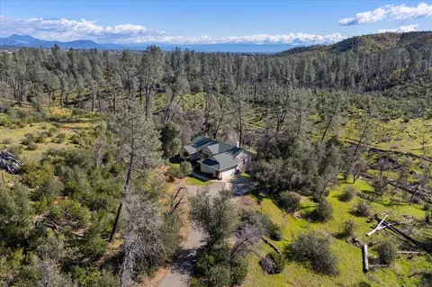 View/Area - 10067 Tilton Mine Rd, Redding, CA 96001 photo 4 of 9