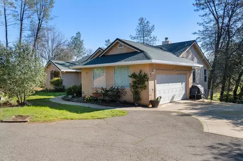 Exterior - 10067 Tilton Mine Rd, Redding, CA 96001 photo 12 of 15