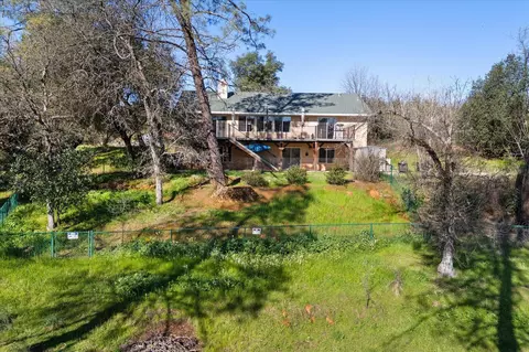 Exterior - 10067 Tilton Mine Rd, Redding, CA 96001 photo 14 of 15