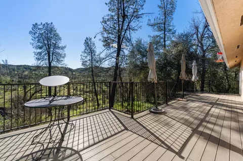 Exterior - 10067 Tilton Mine Rd, Redding, CA 96001 photo 4 of 15