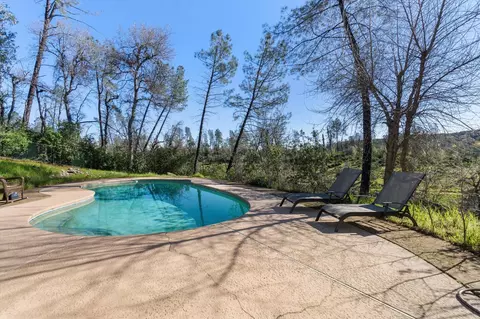 Exterior - 10067 Tilton Mine Rd, Redding, CA 96001 photo 10 of 15