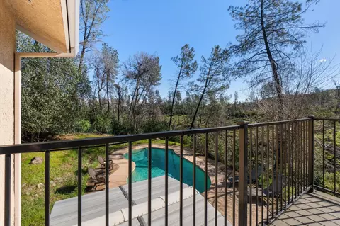 Exterior - 10067 Tilton Mine Rd, Redding, CA 96001 photo 6 of 15