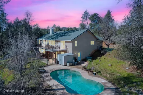 Exterior - 10067 Tilton Mine Rd, Redding, CA 96001 photo 2 of 15