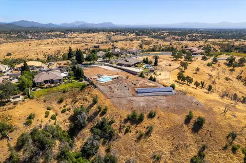 832 Santa Cruz Dr, Redding, CA 96003 photo 17