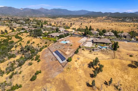 832 Santa Cruz Dr, Redding, CA 96003 photo 13