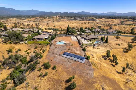 832 Santa Cruz Dr, Redding, CA 96003 photo 18